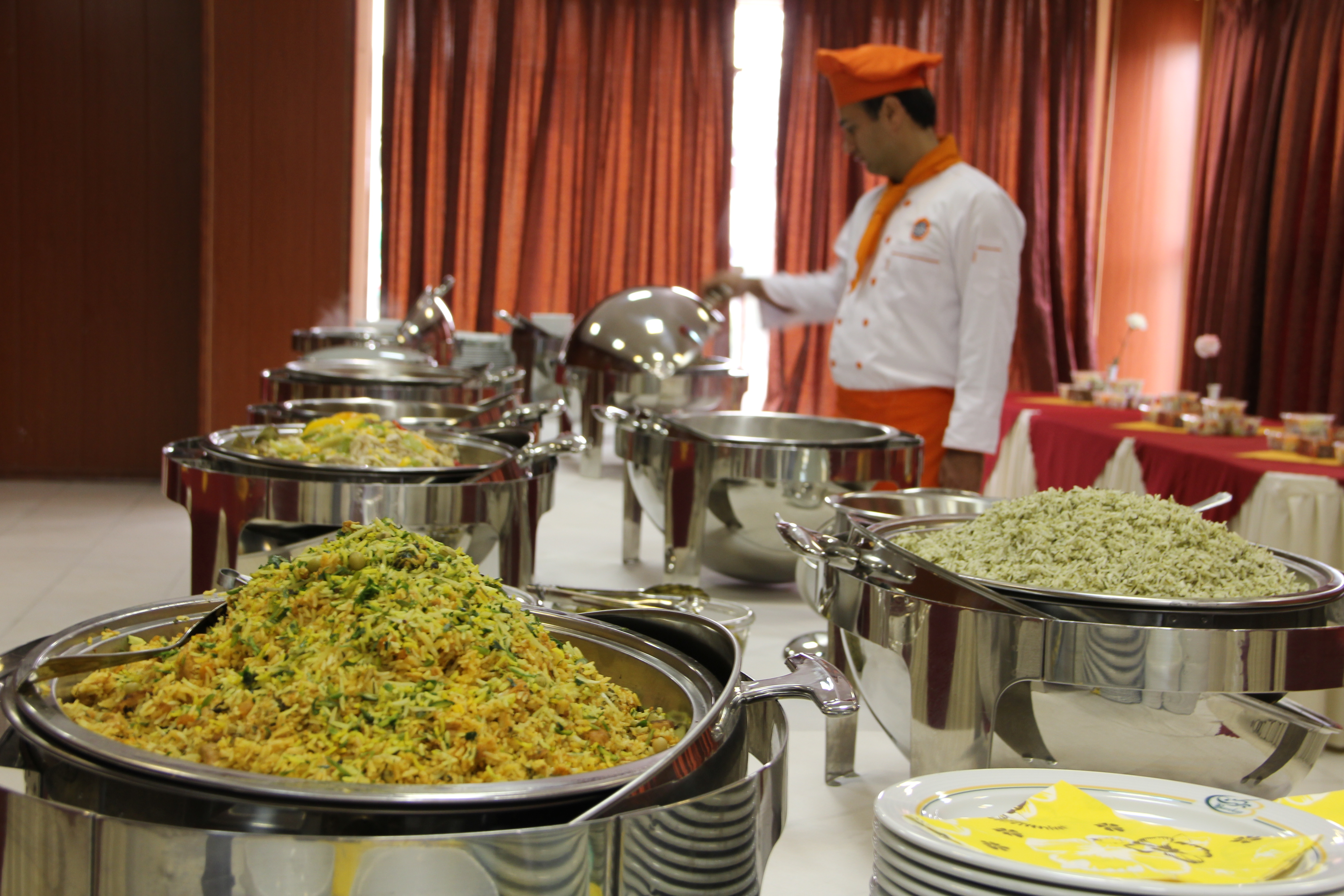 آماده سازی، بسته بندی و سرو انواع غذای سرد و گرم